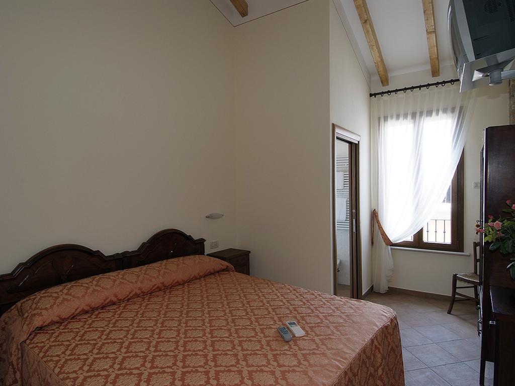 9 Muse Bed And Breakfast Canneto sull'Oglio Номер фото